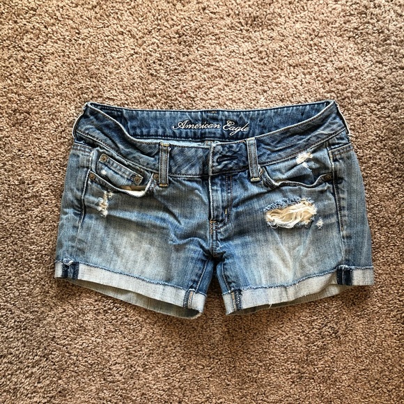American Eagle light wash distressed shorts - Picture 4 of 4